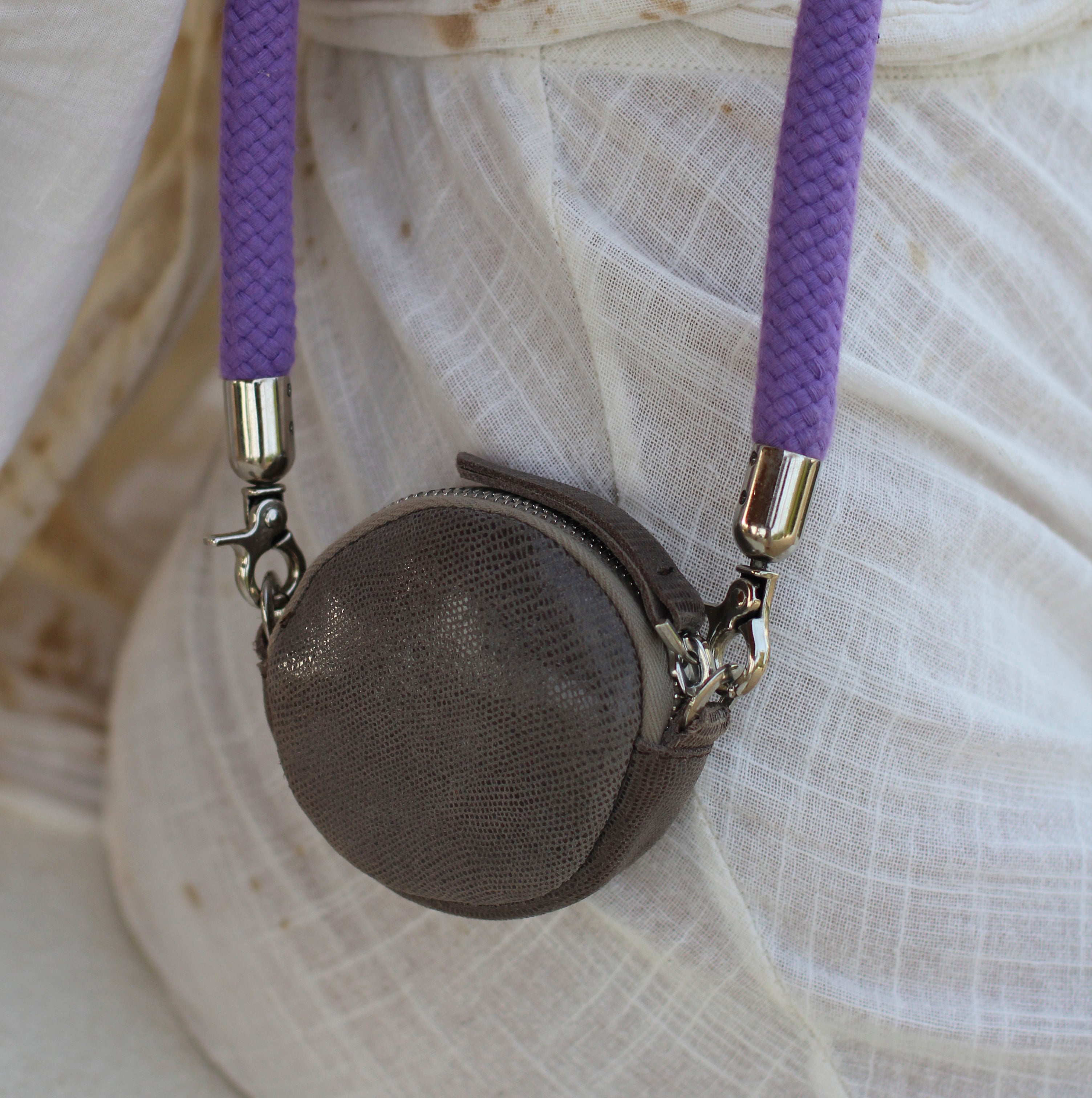 The Keyholder (Minitejus) - Taupe