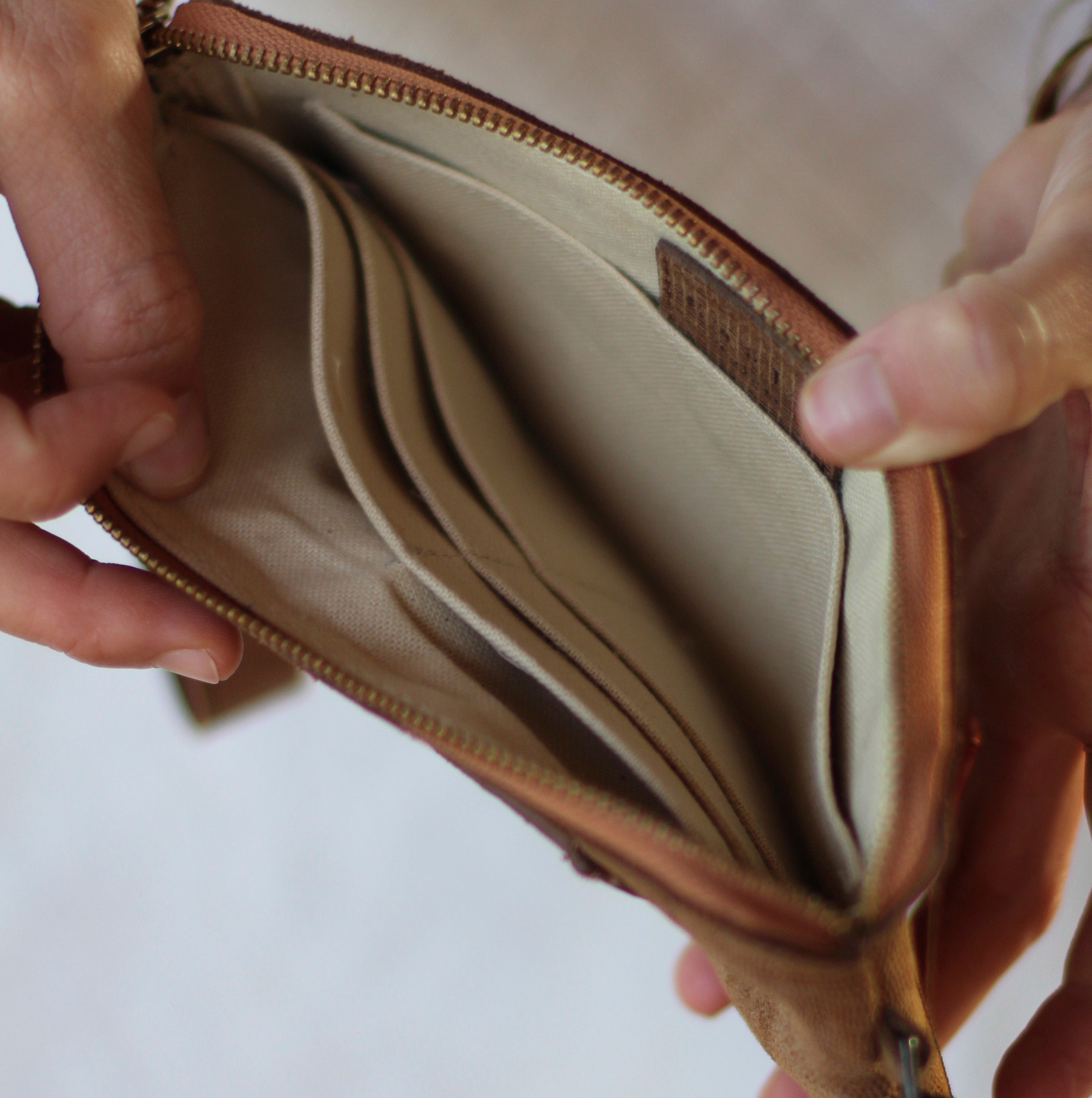The Wallet Minitejus and The Strap green
